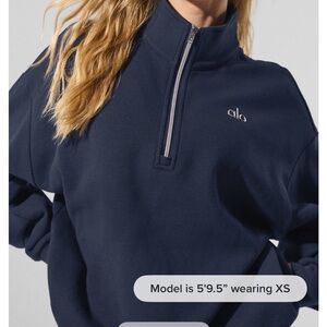 ALO Yoga Women's Accolade Navy Blue 1/4 Sweatshirt